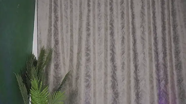 Snapshot of FoxieJullia chatting on 02-28-25, 07:37 FoxieJullia online show from 02-28-25, 07:37