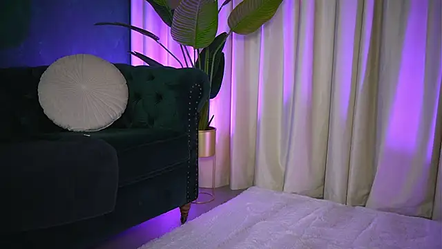 Snapshot of FoxieJullia chatting on 11-08-25, 04:45 FoxieJullia online show from 11-08-25, 04:45