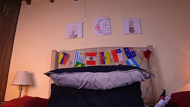 Snapshot of allisson_m chatting on 07-15-26, 12:10 allisson m online show from 07-15-26, 12:10