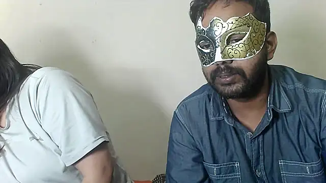 Snapshot of Cutehornycouples chatting on 10-30-25, 05:57 Cutehornycouples online show from 10-30-25, 05:57