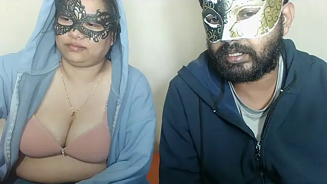 Snapshot of Cutehornycouples chatting on 11-29-25, 04:43 Cutehornycouples online show from 11-29-25, 04:43