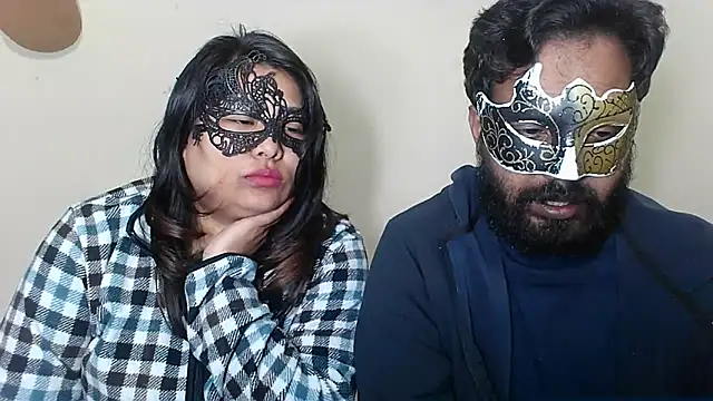 Snapshot of Cutehornycouples chatting on 12-19-25, 05:31 Cutehornycouples online show from 12-19-25, 05:31