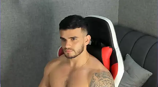 Snapshot of Ricardogo19 chatting on 12-28-24, 05:44 Ricardogo19 online show from 12-28-24, 05:44
