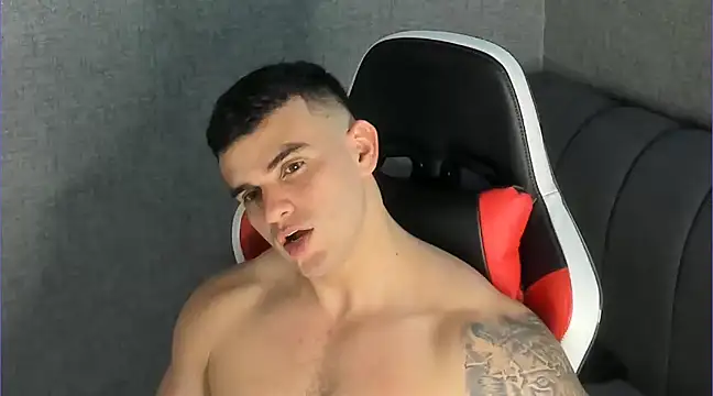 Snapshot of Ricardogo19 chatting on 01-28-25, 04:29 Ricardogo19 online show from 01-28-25, 04:29