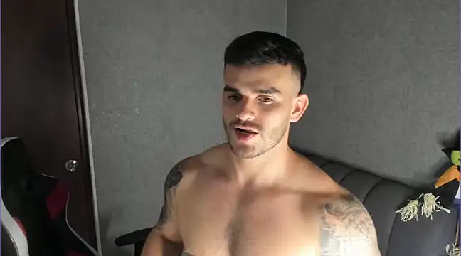 Snapshot of Ricardogo19 chatting on 03-15-25, 02:35 Ricardogo19 online show from 03-15-25, 02:35