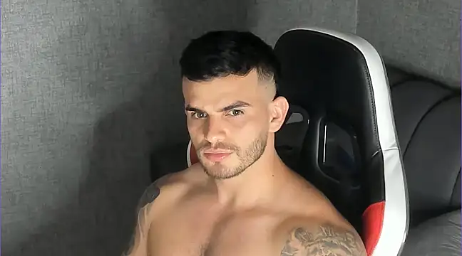 Snapshot of Ricardogo19 chatting on 03-19-25, 01:54 Ricardogo19 online show from 03-19-25, 01:54
