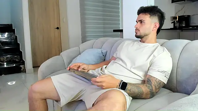 Ricardogo19 online show from 04-14-26, 01:06