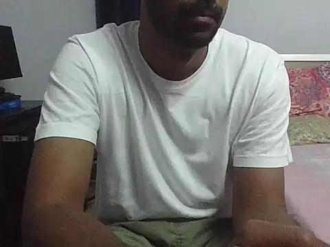 Snapshot of IndianEurope chatting on 11-18-25, 06:56 IndianEurope online show from 11-18-25, 06:56