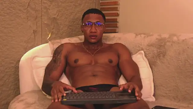 Snapshot of Logan_Varela chatting on 03-18-25, 04:47 Logan Varela online show from 03-18-25, 04:47