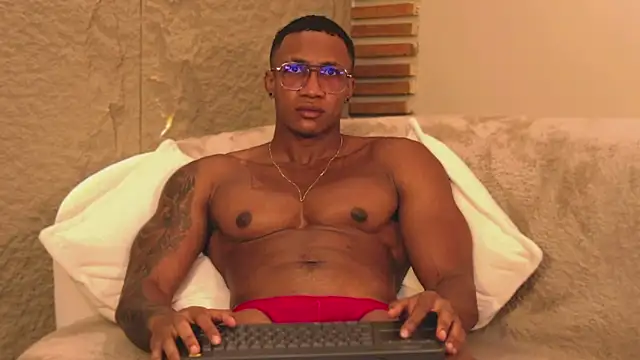 Snapshot of Logan_Varela chatting on 03-18-25, 10:58 Logan Varela online show from 03-18-25, 10:58