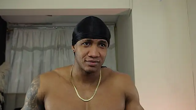 Snapshot of Logan_Varela chatting on 10-05-25, 11:35 Logan Varela online show from 10-05-25, 11:35