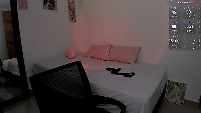 Snapshot of Agatha_Vixen chatting on 12-02-25, 01:28 Agatha Vixen online show from 12-02-25, 01:28