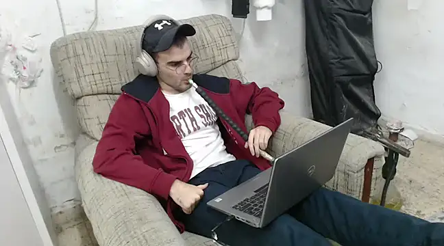 Snapshot of erikamavrik chatting on 01-15-25, 04:43 erikamavrik online show from 01-15-25, 04:43