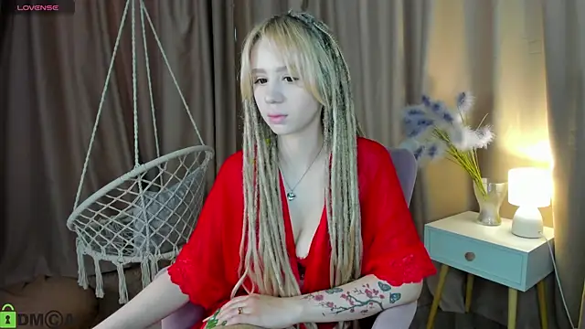 Snapshot of Valerie_Woods chatting on 06-17-26, 12:13 Valerie Woods online show from 06-17-26, 12:13