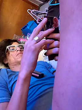 gurlnips online show from 10-19-25, 09:26