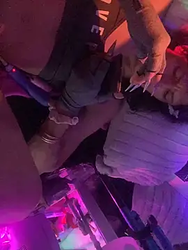 gurlnips online show from 12-01-25, 03:50