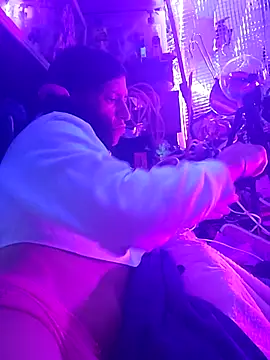 gurlnips online show from 04-21-26, 04:19