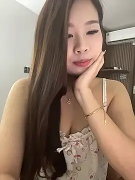 Snapshot of Bae1103 chatting on 06-18-26, 03:05 Bae1103 online show from 06-18-26, 03:05