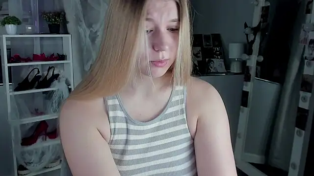 Rebecca Kelly online show from 10-24-25, 01:57