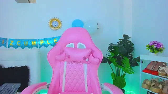 Snapshot of alexajhonson1012 chatting on 12-17-25, 10:43 alexajhonson1012 online show from 12-17-25, 10:43