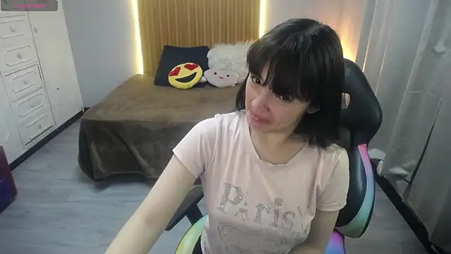 Snapshot of sailor_moon07 chatting on 05-31-26, 04:20 sailor moon07 online show from 05-31-26, 04:20