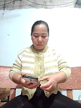 Snapshot of Queen_18200 chatting on 11-24-25, 10:20 Queen 18200 online show from 11-24-25, 10:20