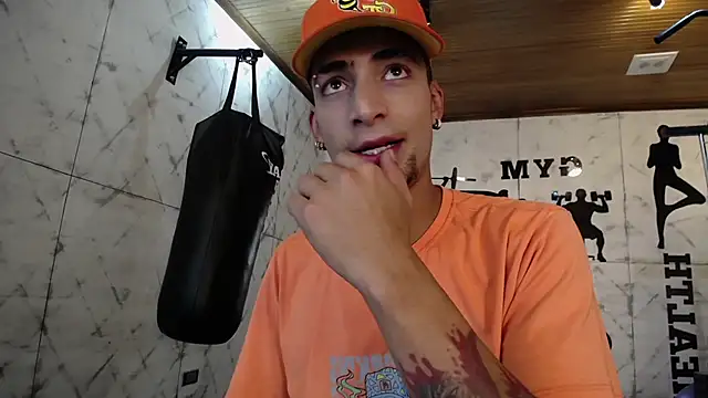 Snapshot of DrakeNeumann chatting on 02-02-25, 07:35 DrakeNeumann online show from 02-02-25, 07:35