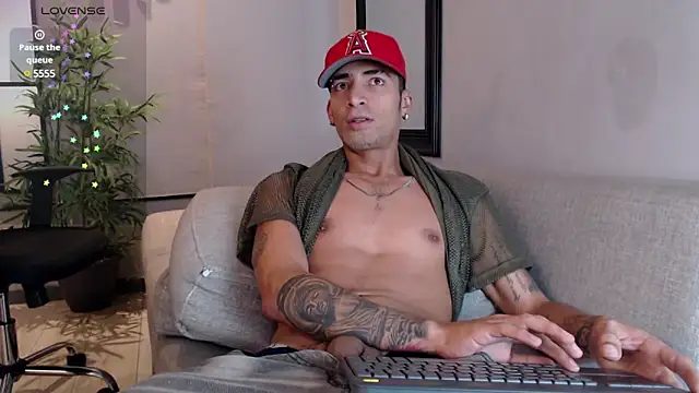 Snapshot of DrakeNeumann chatting on 02-11-25, 09:53 DrakeNeumann online show from 02-11-25, 09:53