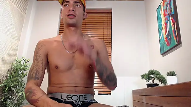 Snapshot of DrakeNeumann chatting on 02-18-25, 06:59 DrakeNeumann online show from 02-18-25, 06:59