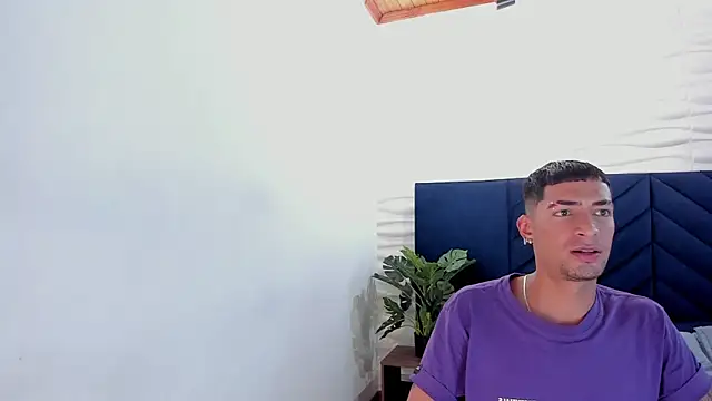 Snapshot of DrakeNeumann chatting on 02-22-25, 03:01 DrakeNeumann online show from 02-22-25, 03:01