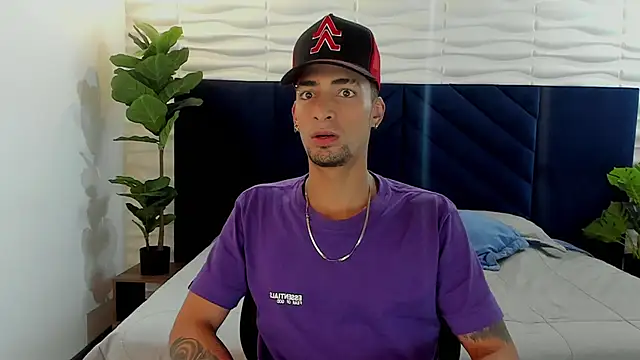 Snapshot of DrakeNeumann chatting on 03-01-25, 02:26 DrakeNeumann online show from 03-01-25, 02:26