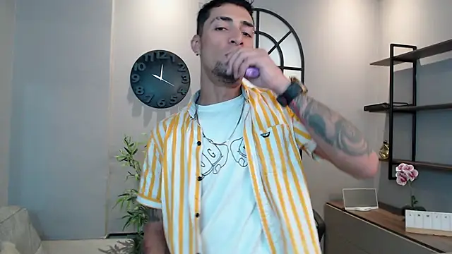 Snapshot of DrakeNeumann chatting on 03-02-25, 03:02 DrakeNeumann online show from 03-02-25, 03:02