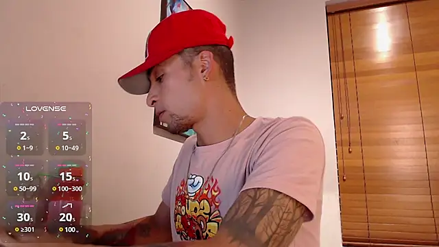 Snapshot of DrakeNeumann chatting on 03-04-25, 03:44 DrakeNeumann online show from 03-04-25, 03:44