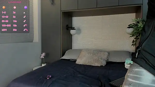 Snapshot of DrakeNeumann chatting on 03-08-25, 02:45 DrakeNeumann online show from 03-08-25, 02:45