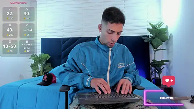 Snapshot of DrakeNeumann chatting on 03-10-25, 03:34 DrakeNeumann online show from 03-10-25, 03:34