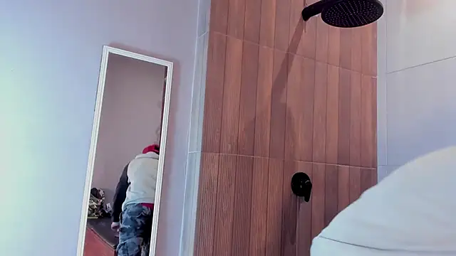 Snapshot of DrakeNeumann chatting on 03-23-25, 03:10 DrakeNeumann online show from 03-23-25, 03:10