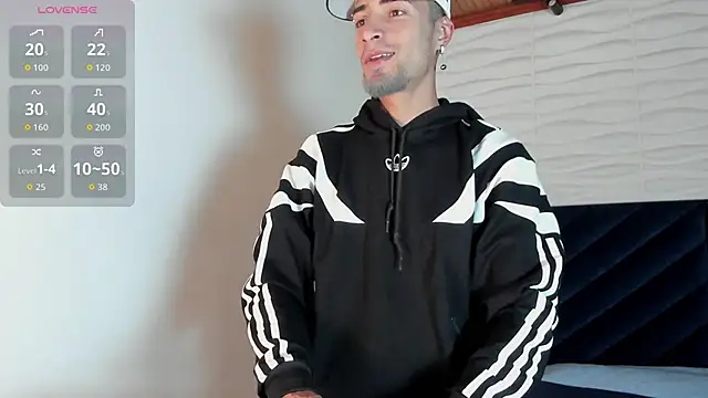 Snapshot of DrakeNeumann chatting on 09-15-25, 03:50 DrakeNeumann online show from 09-15-25, 03:50