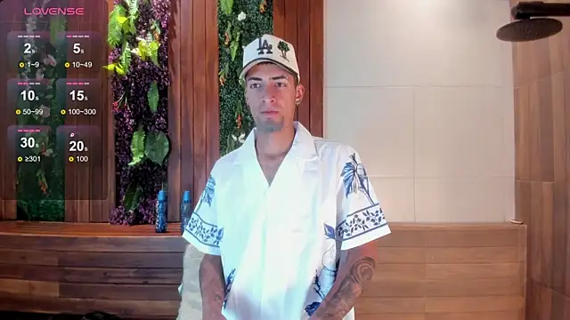 Snapshot of DrakeNeumann chatting on 09-16-25, 03:51 DrakeNeumann online show from 09-16-25, 03:51