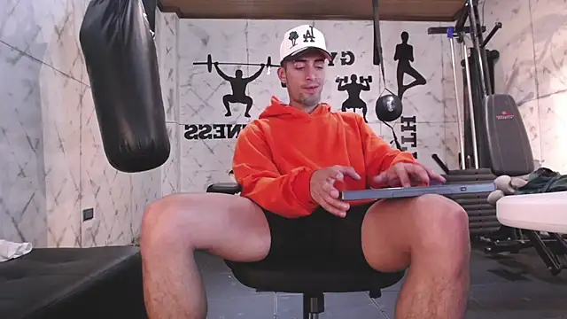 Snapshot of DrakeNeumann chatting on 09-19-25, 03:52 DrakeNeumann online show from 09-19-25, 03:52