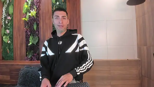 Snapshot of DrakeNeumann chatting on 09-26-25, 03:54 DrakeNeumann online show from 09-26-25, 03:54