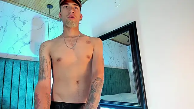 Snapshot of DrakeNeumann chatting on 09-29-25, 03:33 DrakeNeumann online show from 09-29-25, 03:33