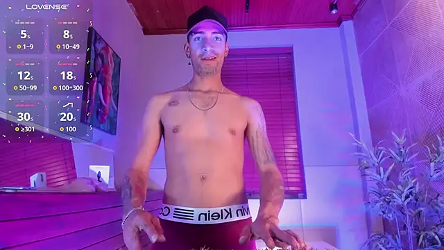 Snapshot of DrakeNeumann chatting on 09-30-25, 03:55 DrakeNeumann online show from 09-30-25, 03:55