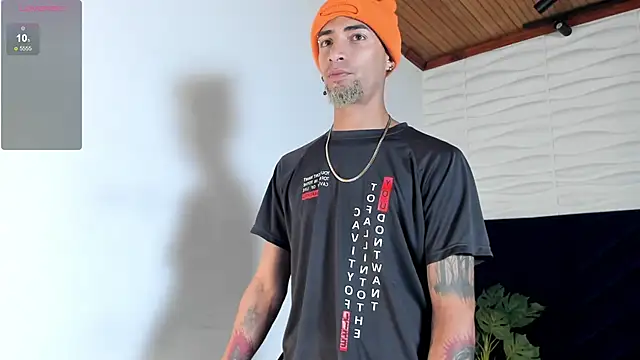 Snapshot of DrakeNeumann chatting on 10-04-25, 03:48 DrakeNeumann online show from 10-04-25, 03:48