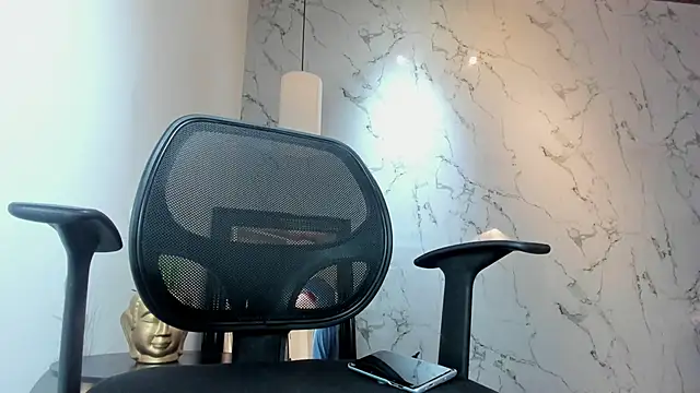 Snapshot of DrakeNeumann chatting on 10-08-25, 03:48 DrakeNeumann online show from 10-08-25, 03:48