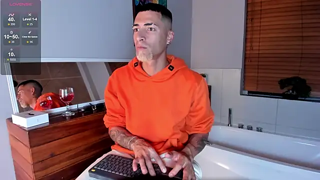 Snapshot of DrakeNeumann chatting on 10-10-25, 03:38 DrakeNeumann online show from 10-10-25, 03:38