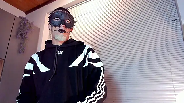 Snapshot of DrakeNeumann chatting on 10-11-25, 03:50 DrakeNeumann online show from 10-11-25, 03:50