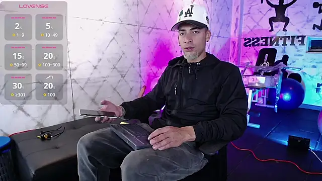 Snapshot of DrakeNeumann chatting on 10-17-25, 03:42 DrakeNeumann online show from 10-17-25, 03:42