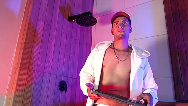 Snapshot of DrakeNeumann chatting on 10-24-25, 03:58 DrakeNeumann online show from 10-24-25, 03:58