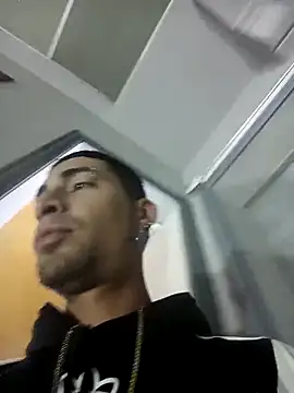 Snapshot of DrakeNeumann chatting on 10-25-25, 02:41 DrakeNeumann online show from 10-25-25, 02:41