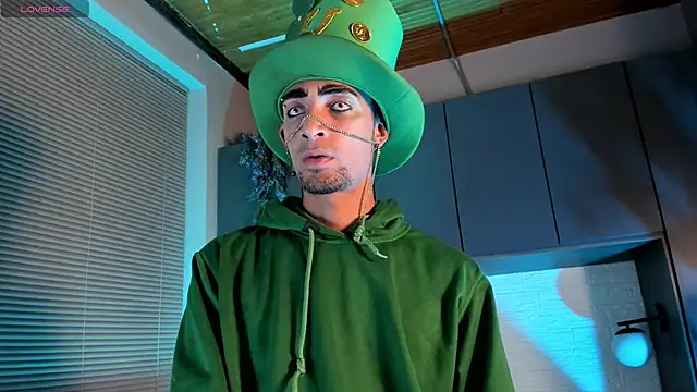 Snapshot of DrakeNeumann chatting on 10-29-25, 03:53 DrakeNeumann online show from 10-29-25, 03:53